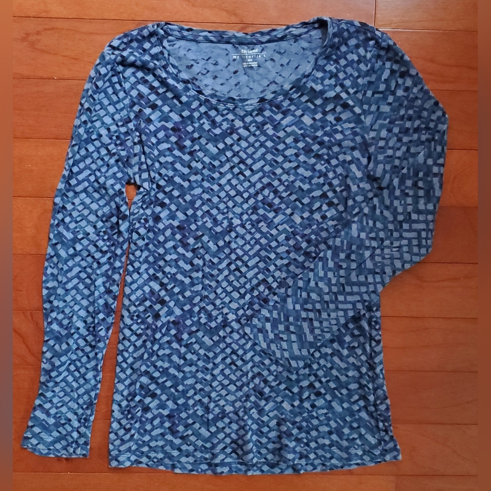 Daisy Fuentes Blue Geometric Long Sleeve Top